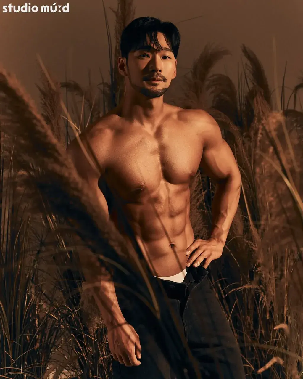 หนุ่มเกาหลีงานดี มีวาร์ป ( IG : _high_tension )