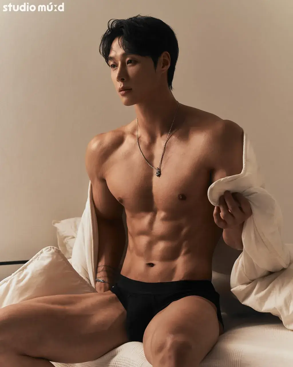 หนุ่มเกาหลีงานดี มีวาร์ป ( IG : juuuuunnm )