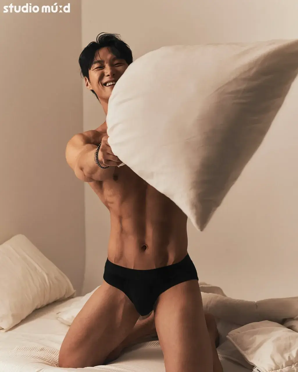 หนุ่มเกาหลีงานดี มีวาร์ป ( IG : juuuuunnm )