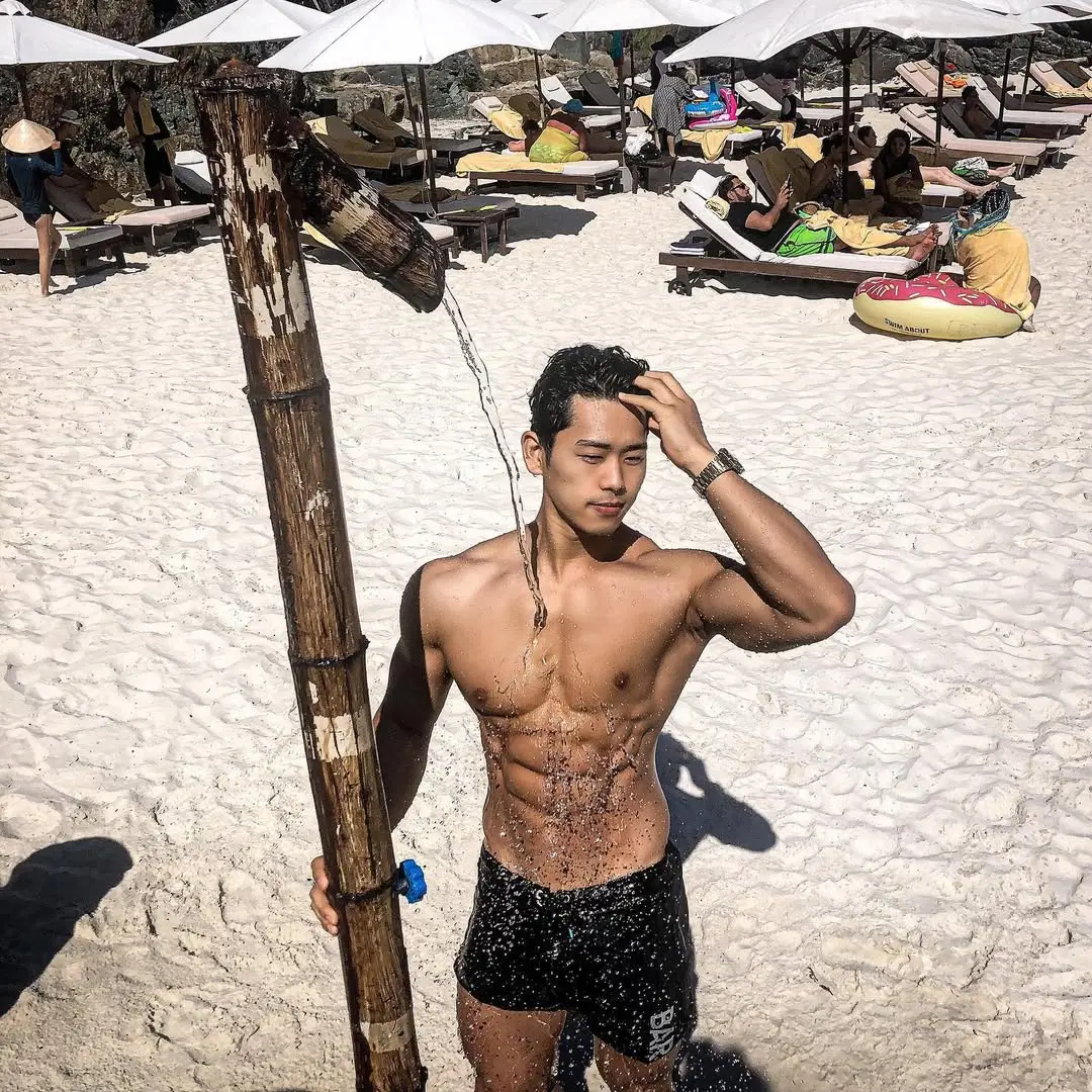 หนุ่มเกาหลีงานดี มีวาร์ป ( IG : parkpoleon )