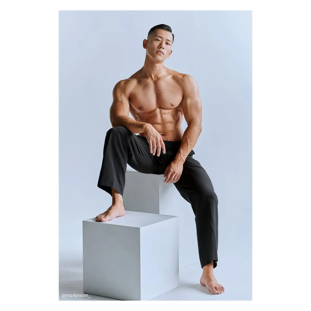 หนุ่มเกาหลีงานดี มีวาร์ป ( IG : parkpoleon )