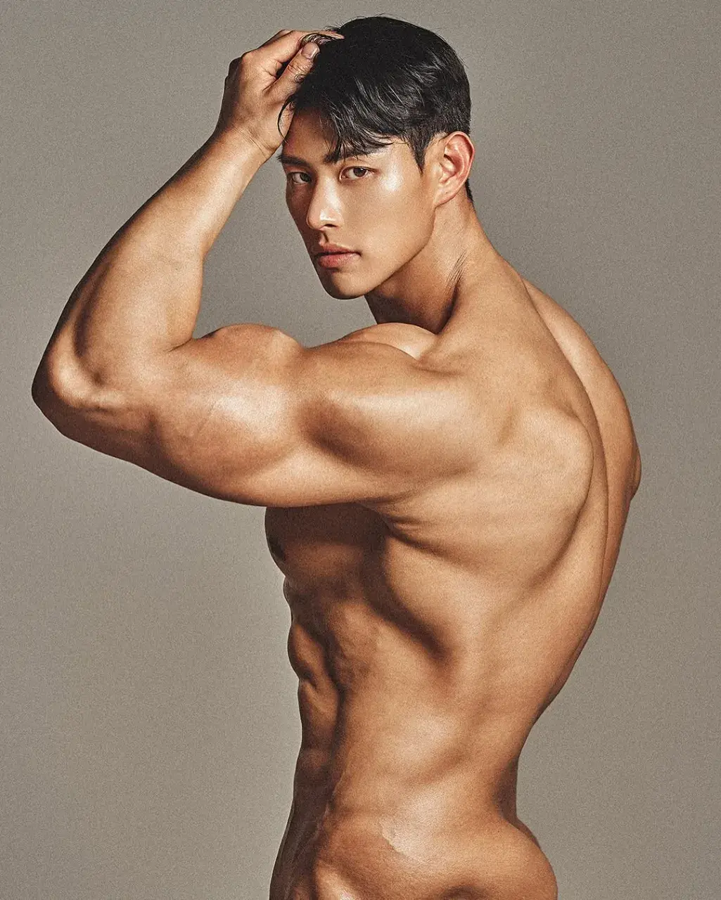 หนุ่มเกาหลีงานดี มีวาร์ป ( IG : ggyu_boost )