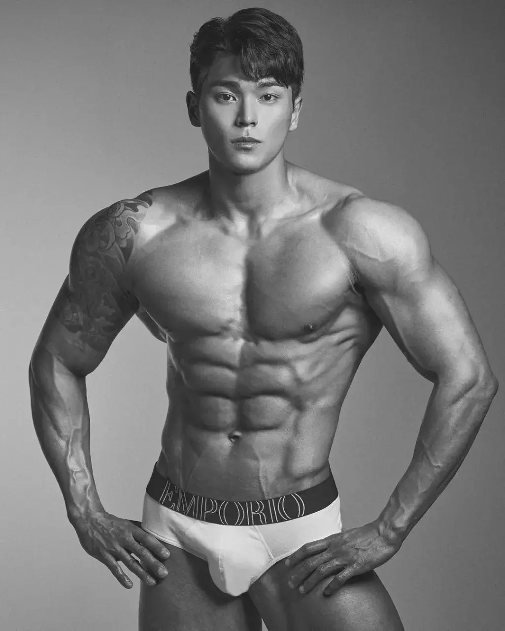 หนุ่มเกาหลีงานดี มีวาร์ป ( IG : _sechan2 )