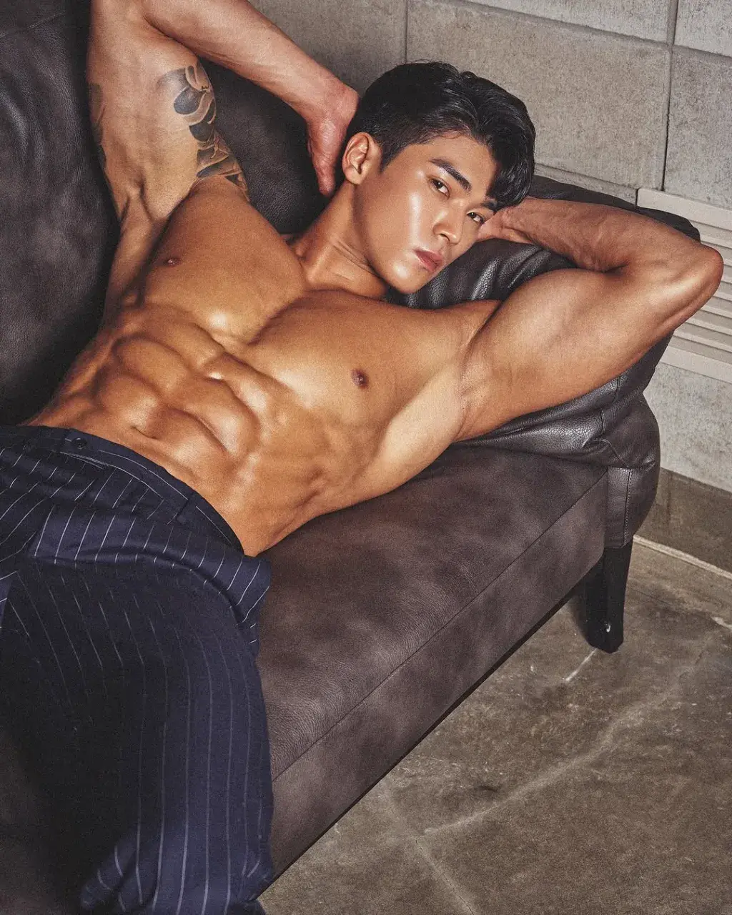 หนุ่มเกาหลีงานดี มีวาร์ป ( IG : _sechan2 )