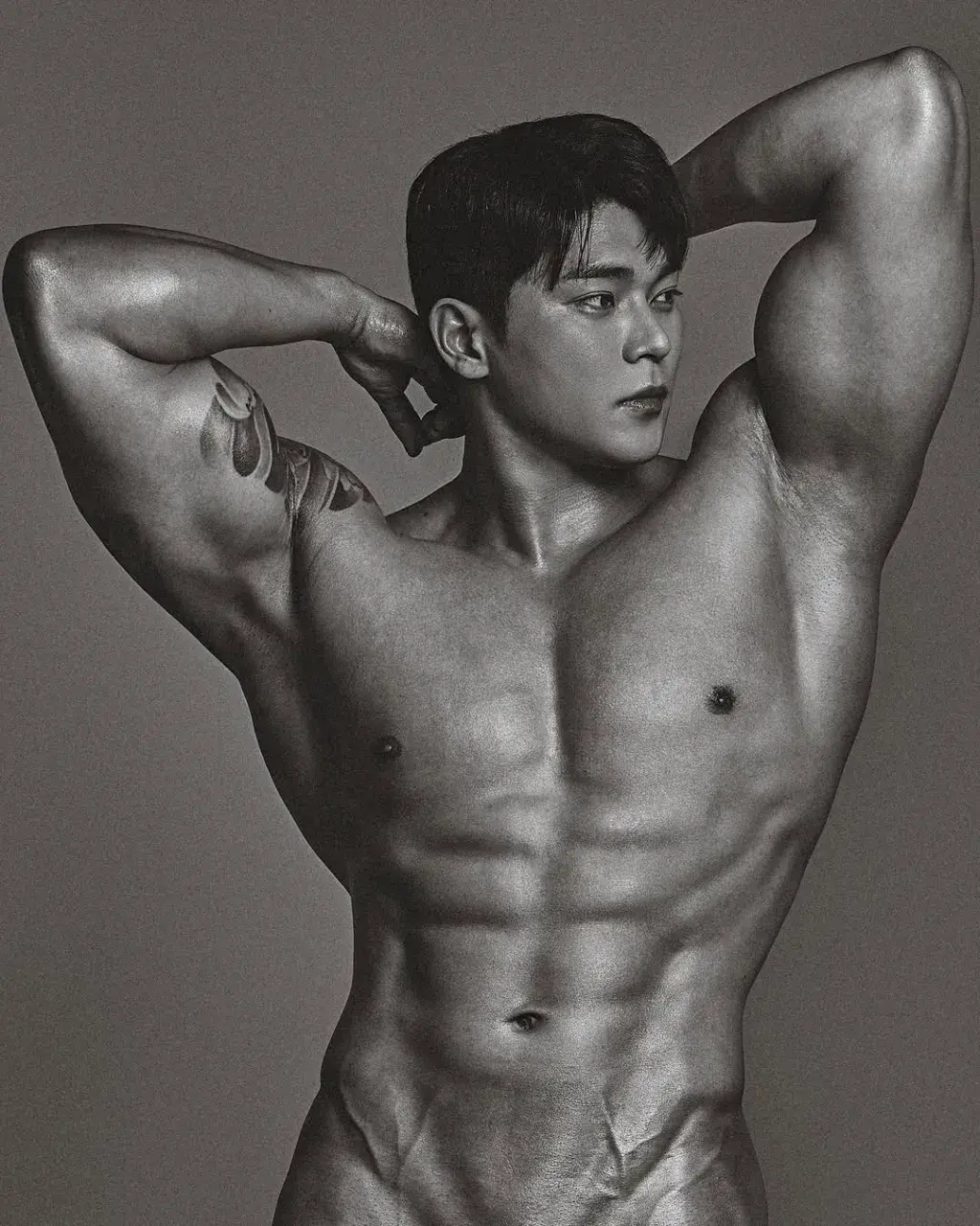 หนุ่มเกาหลีงานดี มีวาร์ป ( IG : _sechan2 )