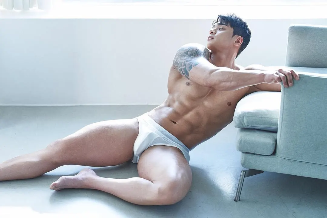 หนุ่มเกาหลีงานดี มีวาร์ป ( IG : _sechan2 )