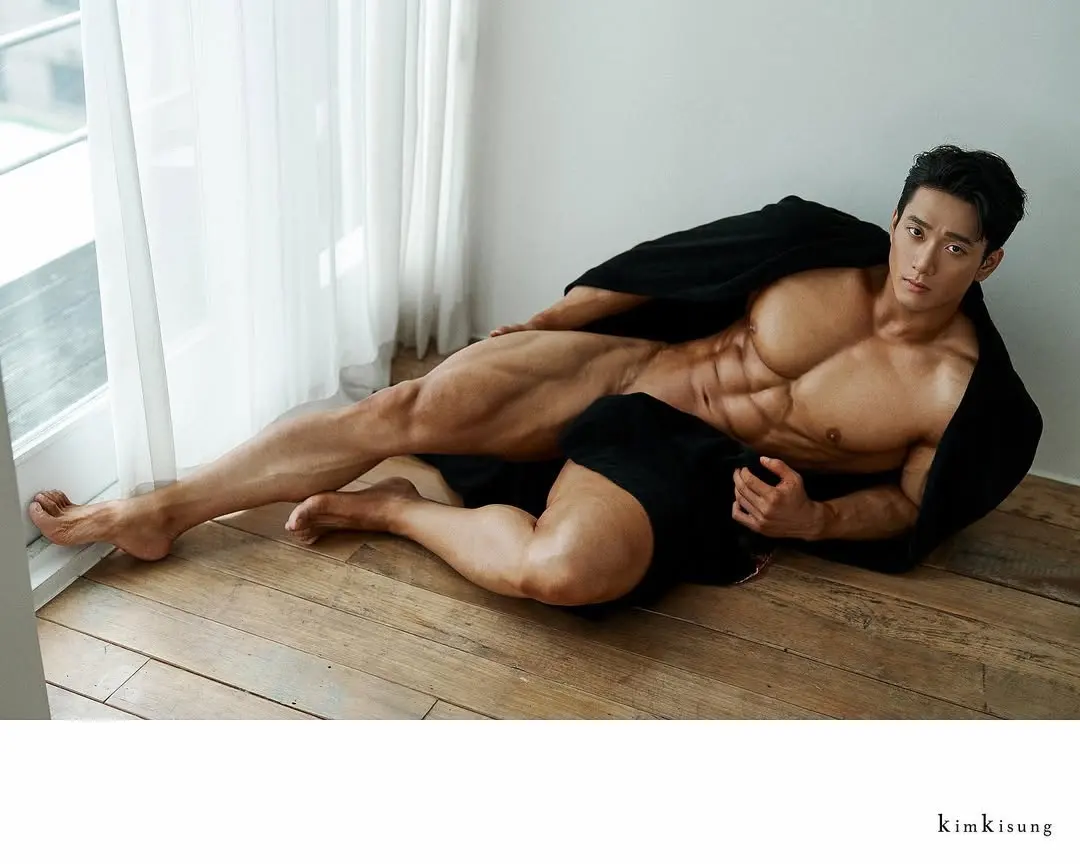 หนุ่มเกาหลีงานดี มีวาร์ป ( IG : amondgym_ )