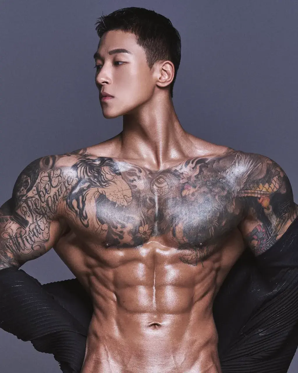 หนุ่มเกาหลีงานดี มีวาร์ป ( IG : ry_aw_ )