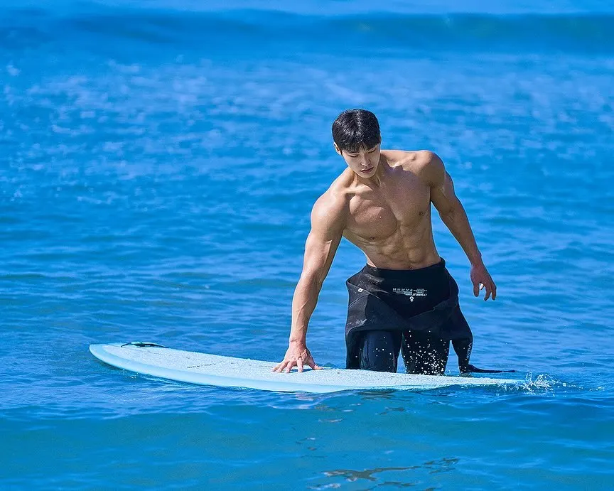 หนุ่มเกาหลีงานดี มีวาร์ป ( IG : joon_hhhhhh )