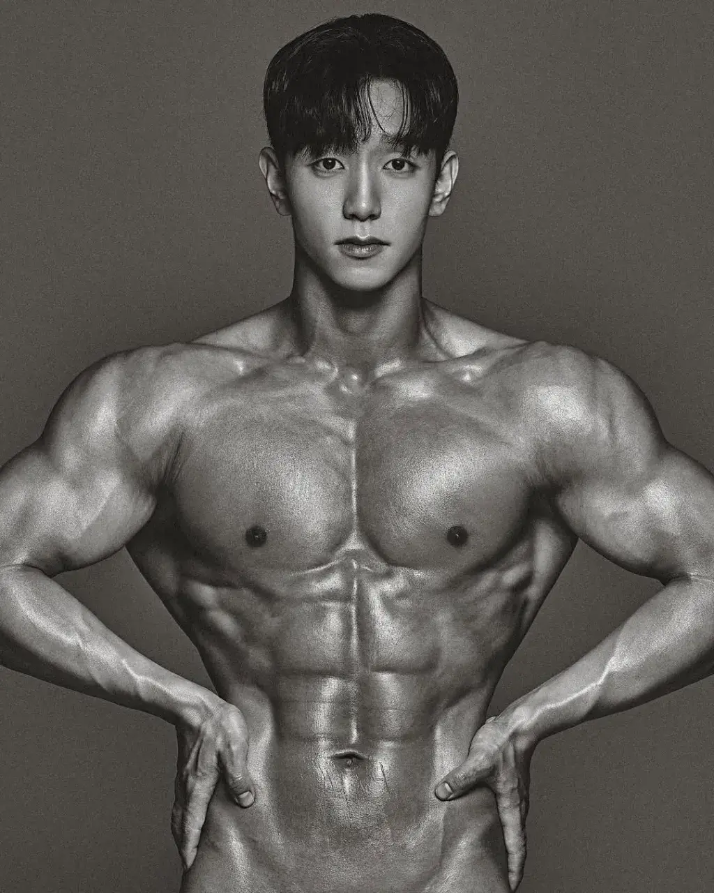 หนุ่มเกาหลีงานดี มีวาร์ป ( IG : _5vs10 )