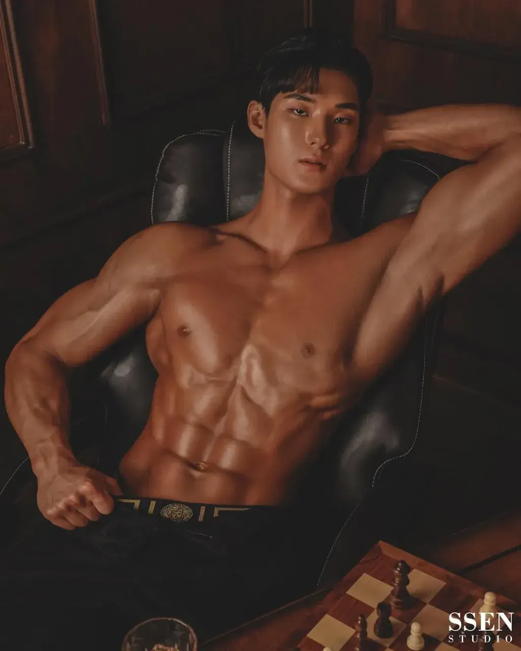 หนุ่มเกาหลีงานดี มีวาร์ป ( IG : kunho__song )