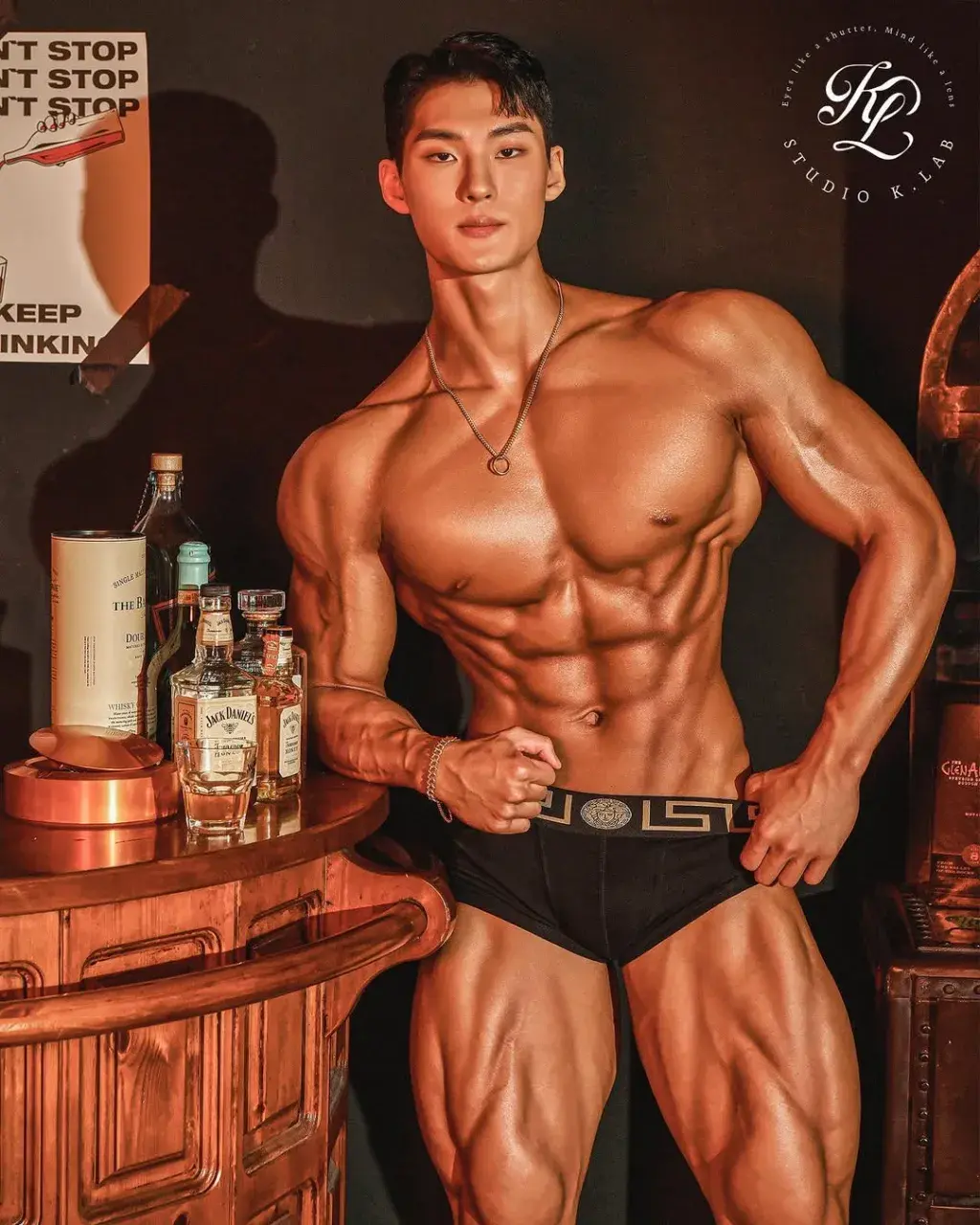 หนุ่มเกาหลีงานดี มีวาร์ป ( IG : kunho__song )