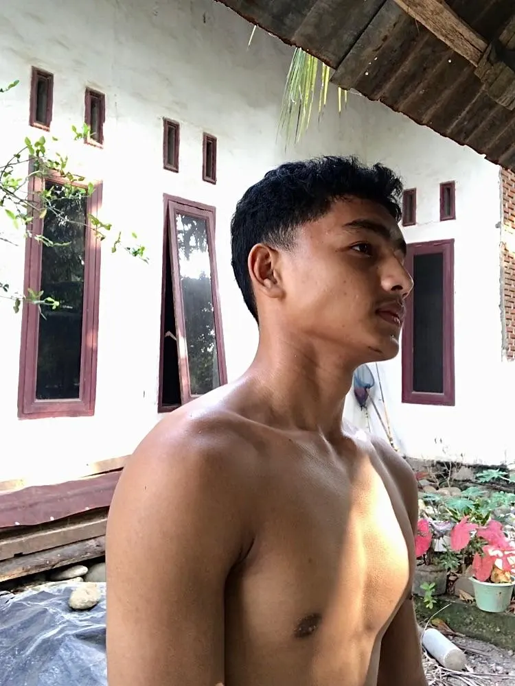 หลงกลิ่นกายหนุ่ม