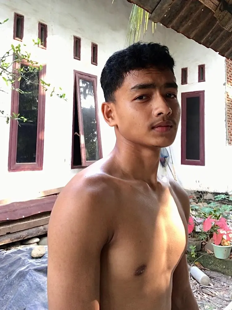 หลงกลิ่นกายหนุ่ม