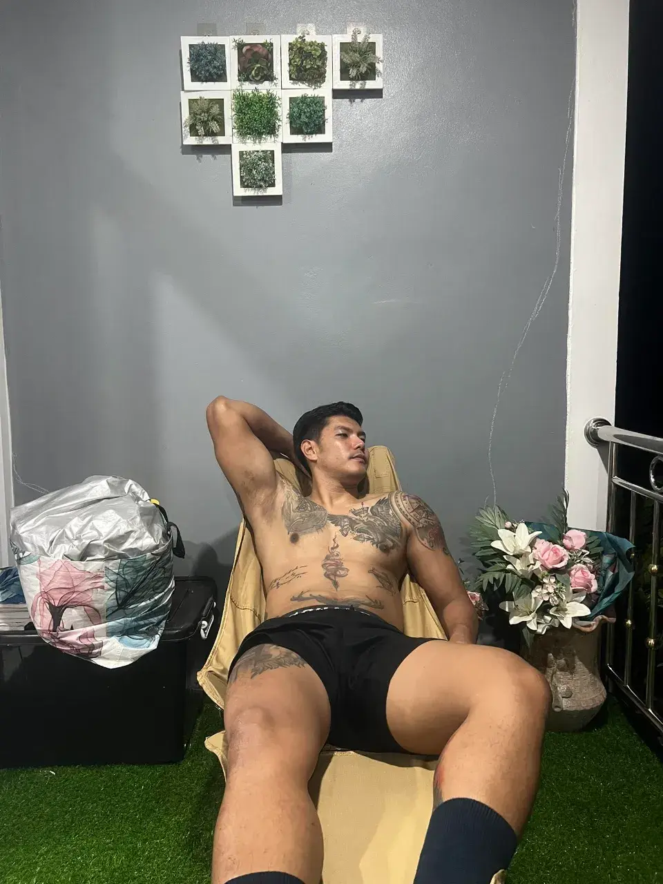 หลงกลิ่นกายหนุ่ม