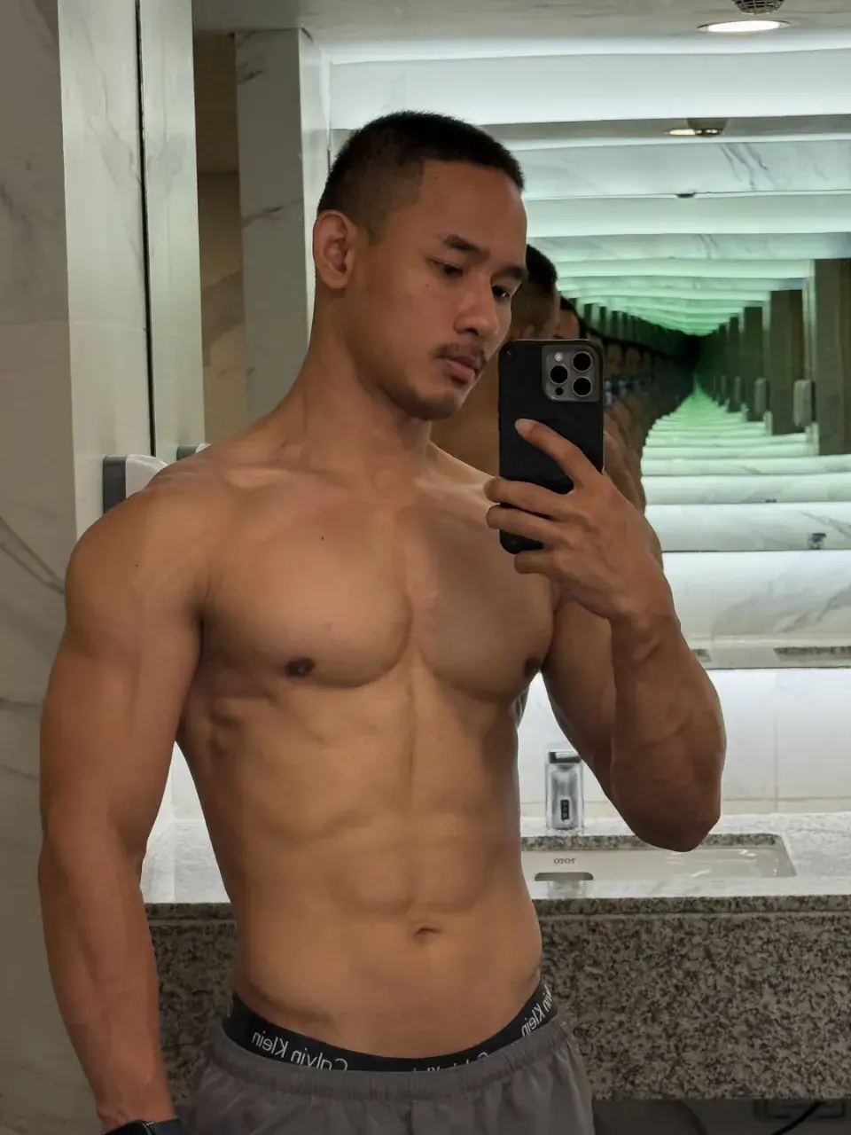 เสพพลังกล้ามของบุรุษ