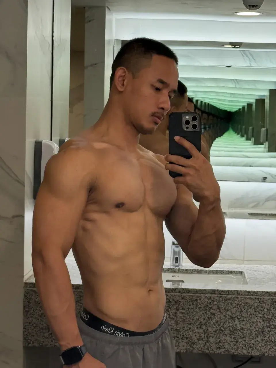 เสพพลังกล้ามของบุรุษ