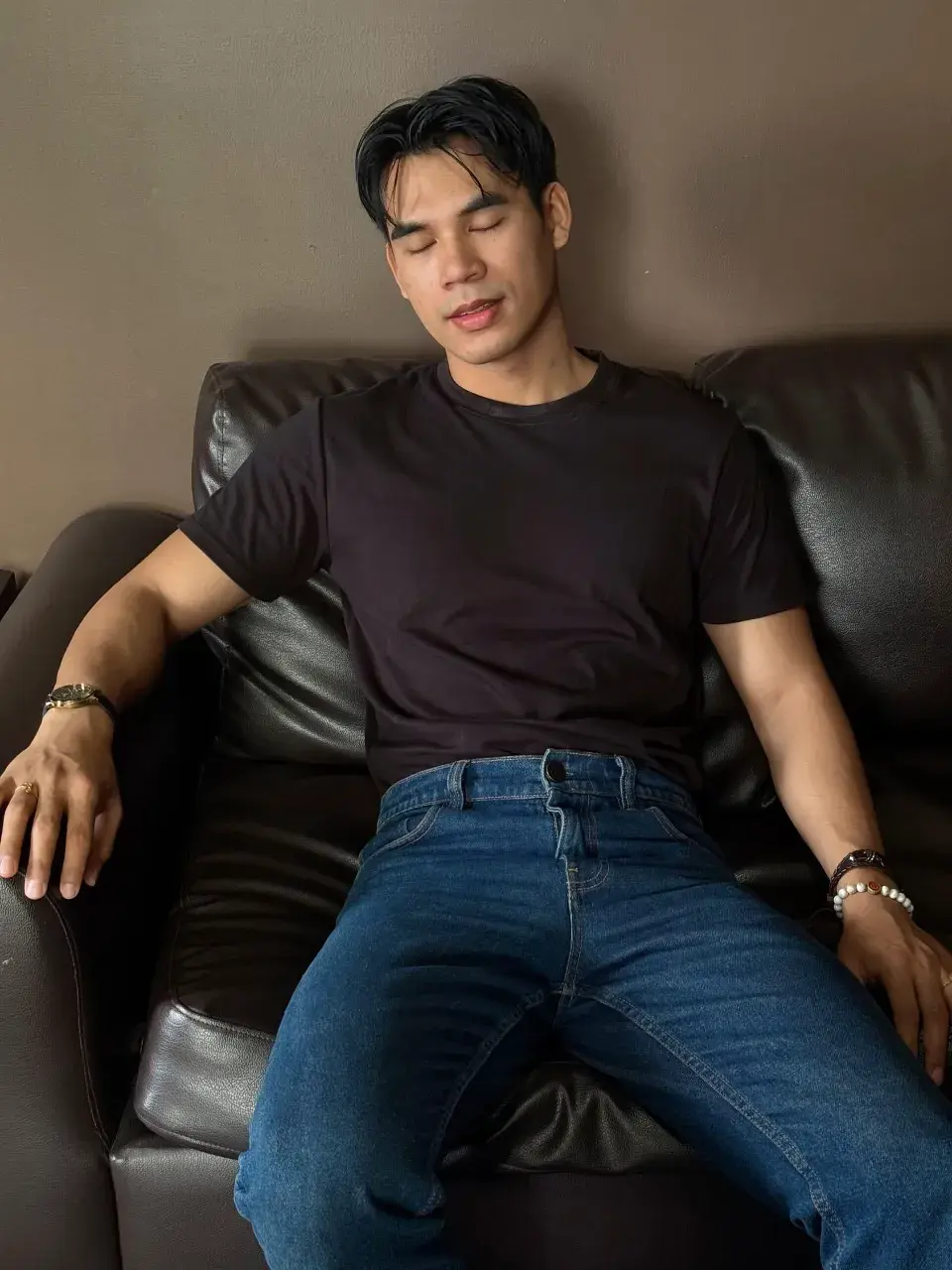 ผัวจ่ายั่วจัง