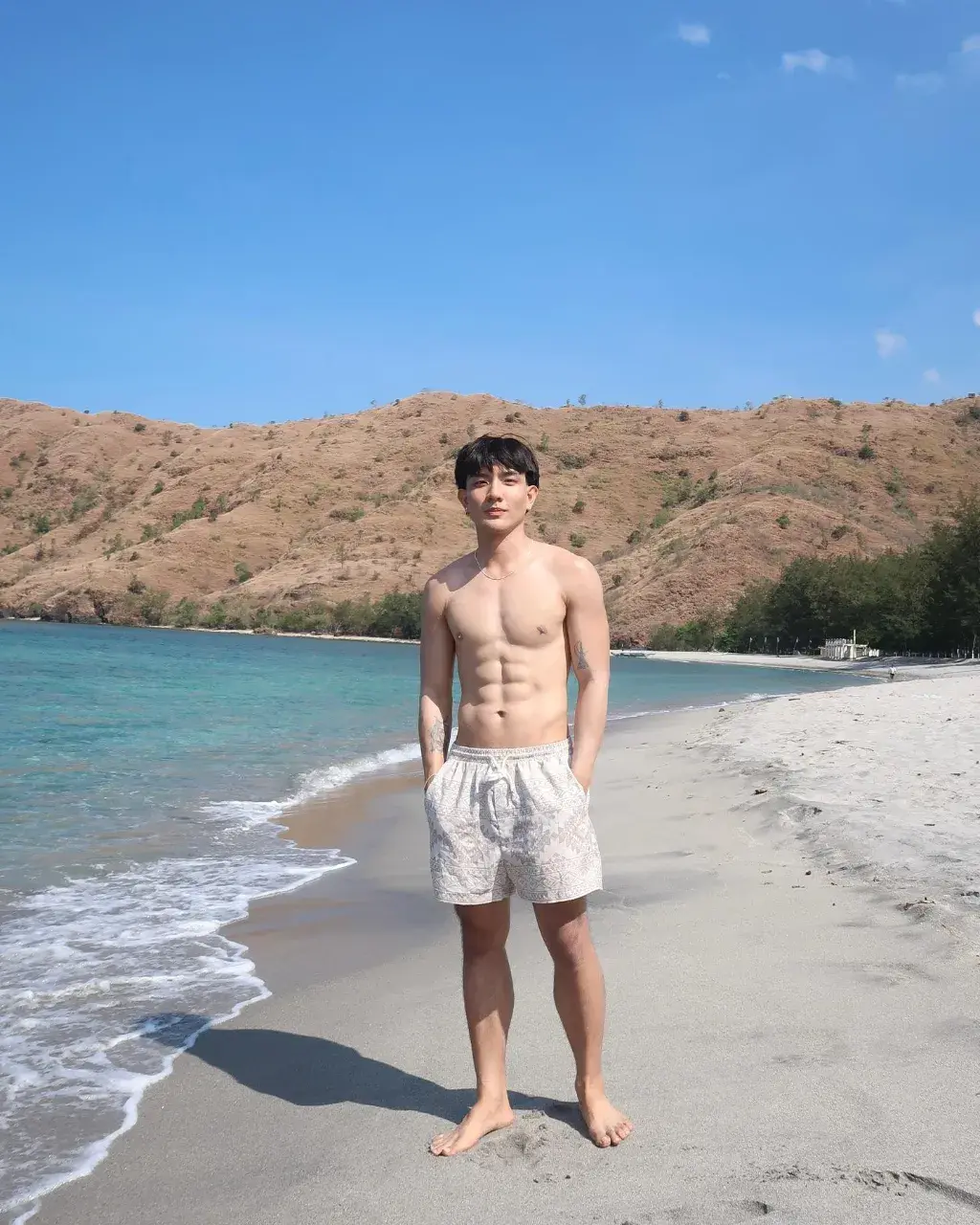 ผัวจ่ายั่วจัง