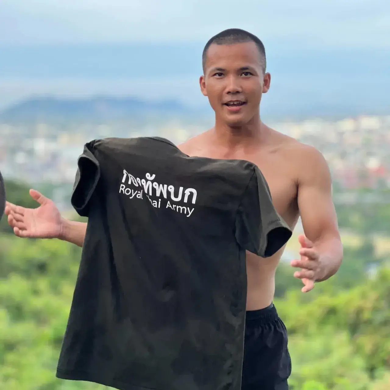 ผัวจ่ายั่วจัง