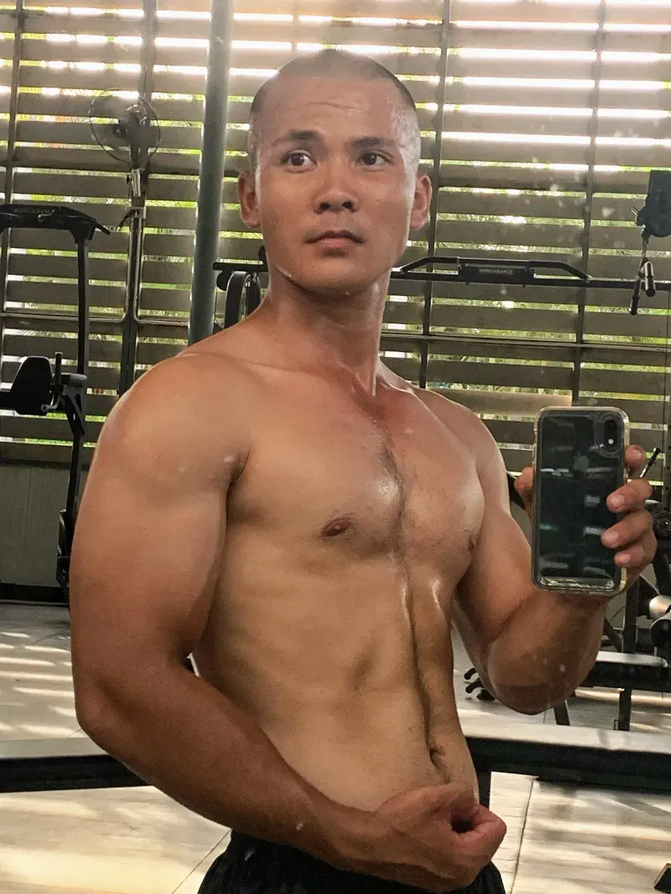 ผัวจ่ายั่วจัง