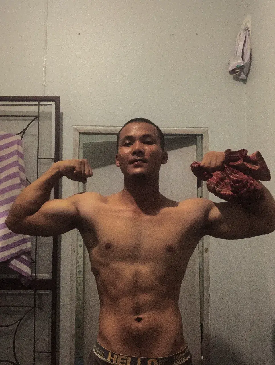 ผัวจ่ายั่วจัง