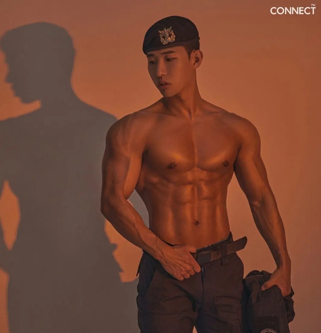 หนุ่มเกาหลีงานดี มีวาร์ป ( IG : byuxxmxx )