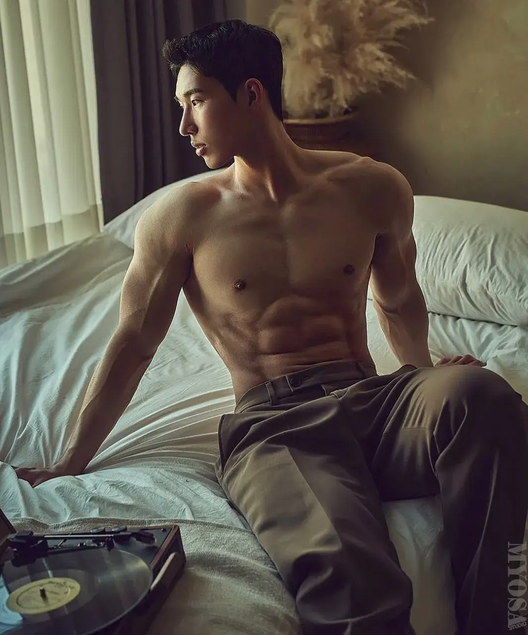 หนุ่มเกาหลีงานดี มีวาร์ป ( IG : byuxxmxx )