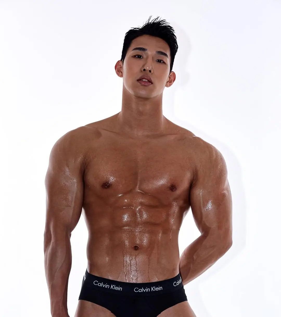 หนุ่มเกาหลีงานดี มีวาร์ป ( IG : byuxxmxx )