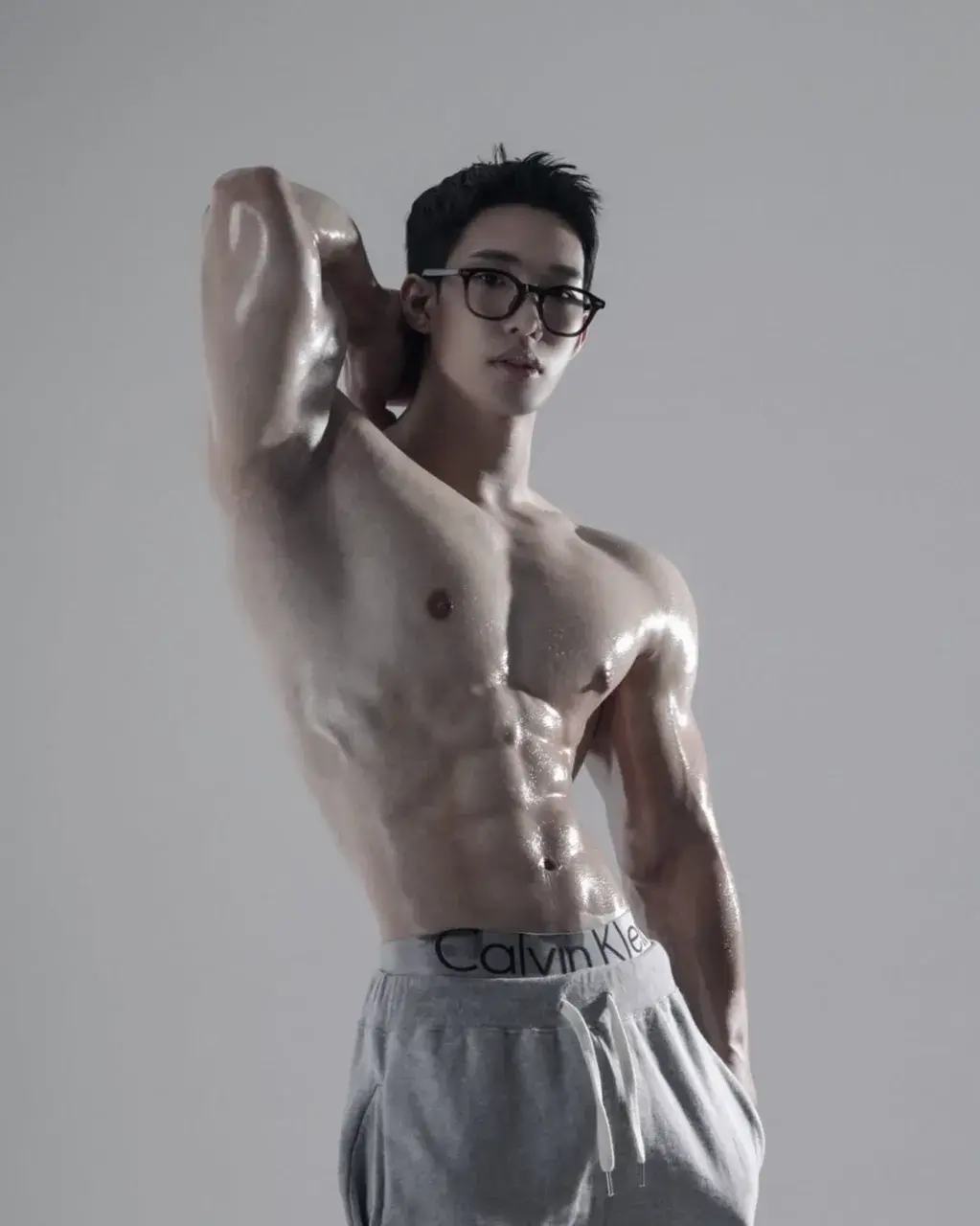 หนุ่มเกาหลีงานดี มีวาร์ป ( IG : byuxxmxx )