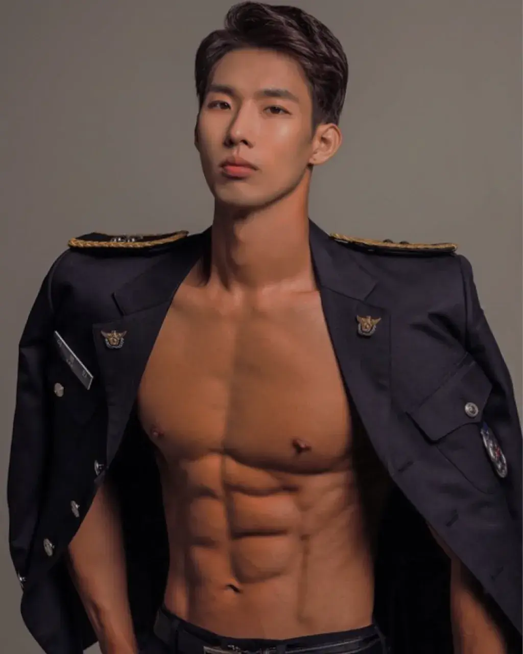 หนุ่มเกาหลีงานดี มีวาร์ป ( IG : byuxxmxx )