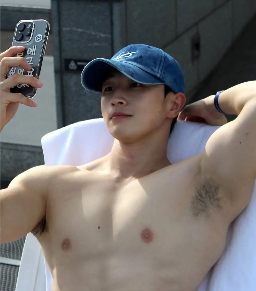 หนุ่มเกาหลีงานดี มีวาร์ป ( IG : hodu_daddy )