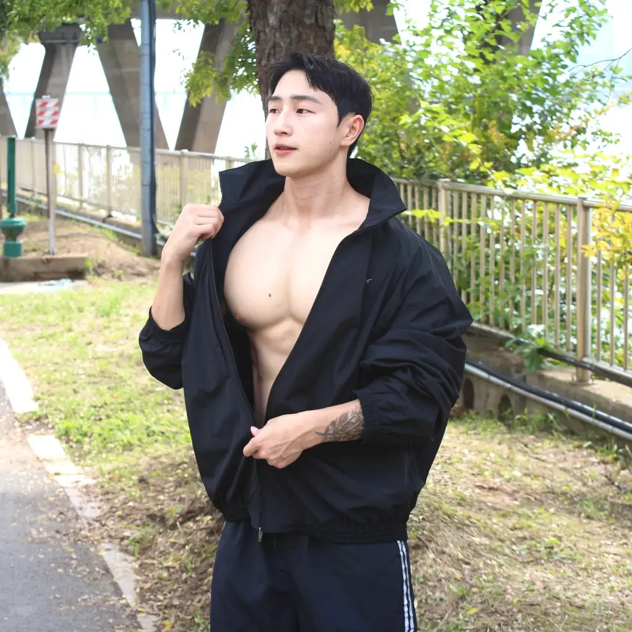 หนุ่มเกาหลีงานดี มีวาร์ป ( IG : hodu_daddy )