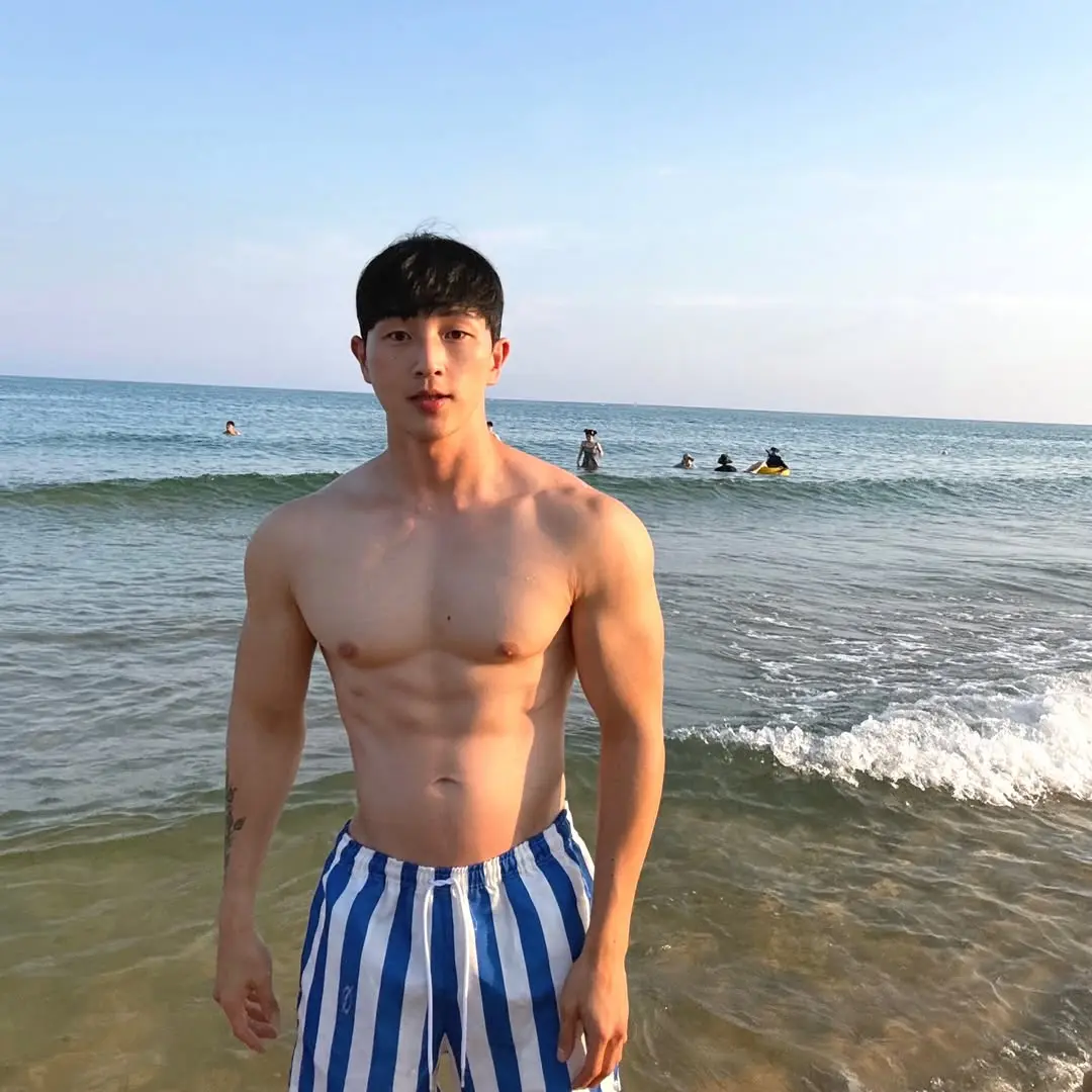 หนุ่มเกาหลีงานดี มีวาร์ป ( IG : hodu_daddy )