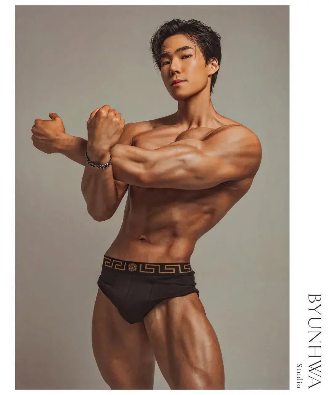 หนุ่มเกาหลีงานดี มีวาร์ป ( IG : ttaekkal_k )