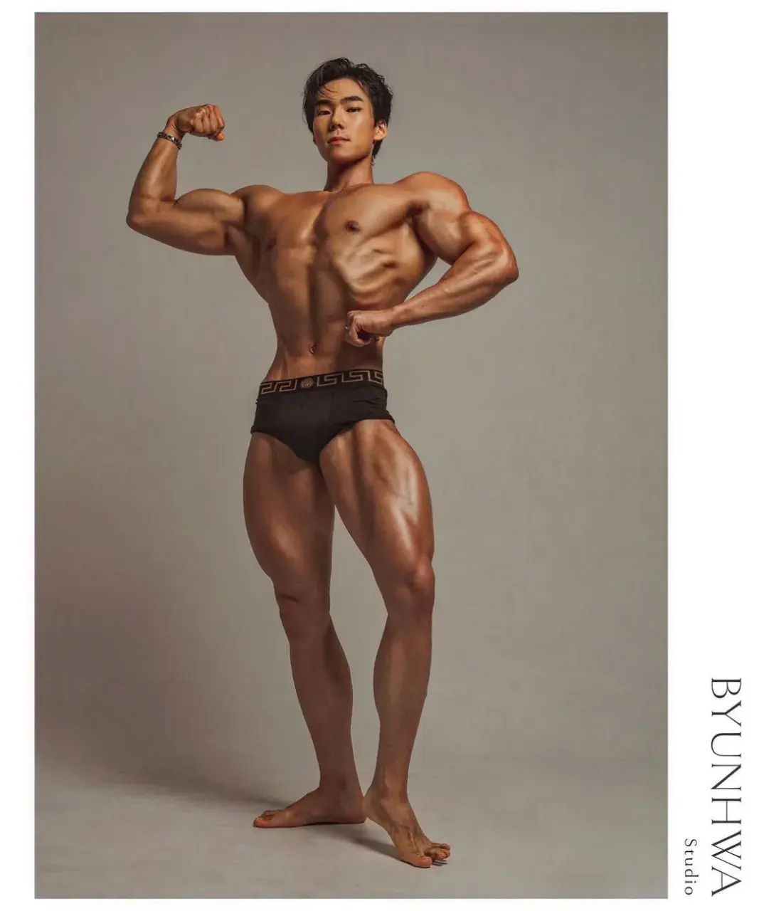 หนุ่มเกาหลีงานดี มีวาร์ป ( IG : ttaekkal_k )