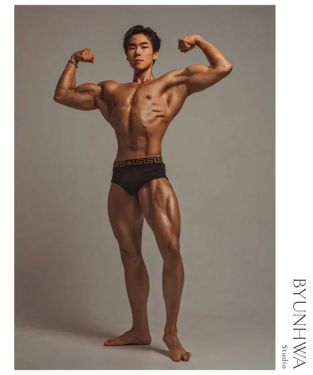 หนุ่มเกาหลีงานดี มีวาร์ป ( IG : ttaekkal_k )