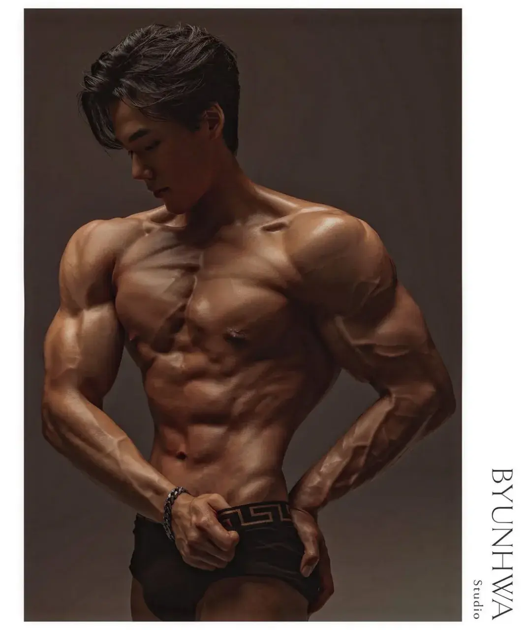 หนุ่มเกาหลีงานดี มีวาร์ป ( IG : ttaekkal_k )