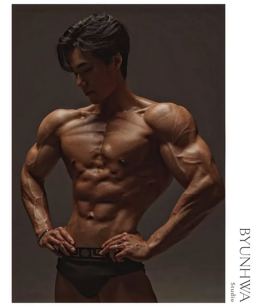 หนุ่มเกาหลีงานดี มีวาร์ป ( IG : ttaekkal_k )