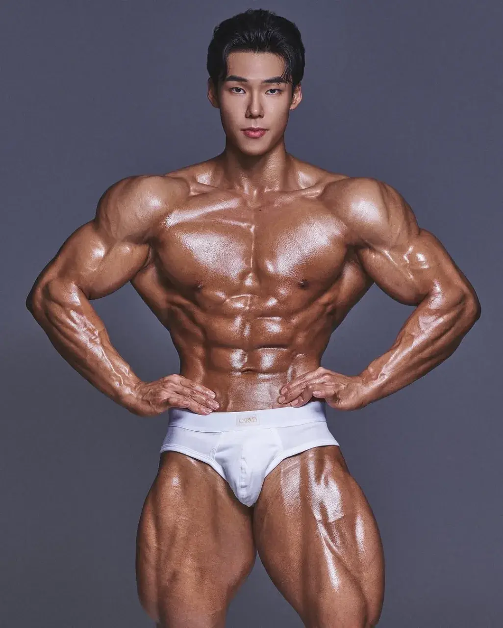 หนุ่มเกาหลีงานดี มีวาร์ป ( IG : ttaekkal_k )