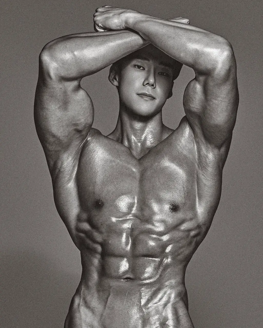 หนุ่มเกาหลีงานดี มีวาร์ป ( IG : ttaekkal_k )