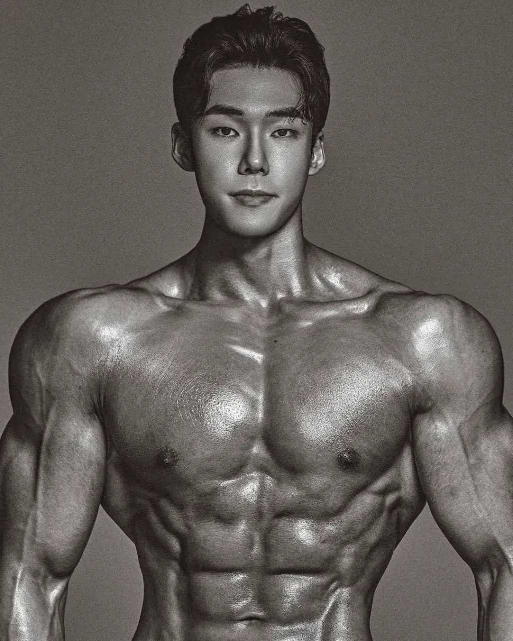 หนุ่มเกาหลีงานดี มีวาร์ป ( IG : ttaekkal_k )