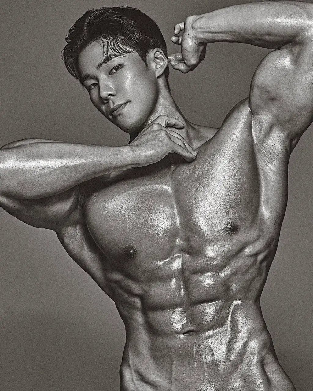 หนุ่มเกาหลีงานดี มีวาร์ป ( IG : ttaekkal_k )