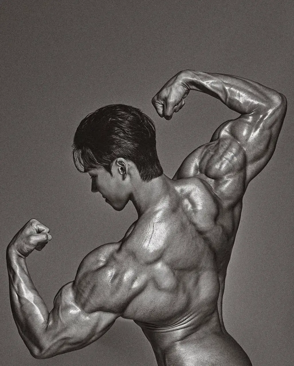 หนุ่มเกาหลีงานดี มีวาร์ป ( IG : ttaekkal_k )