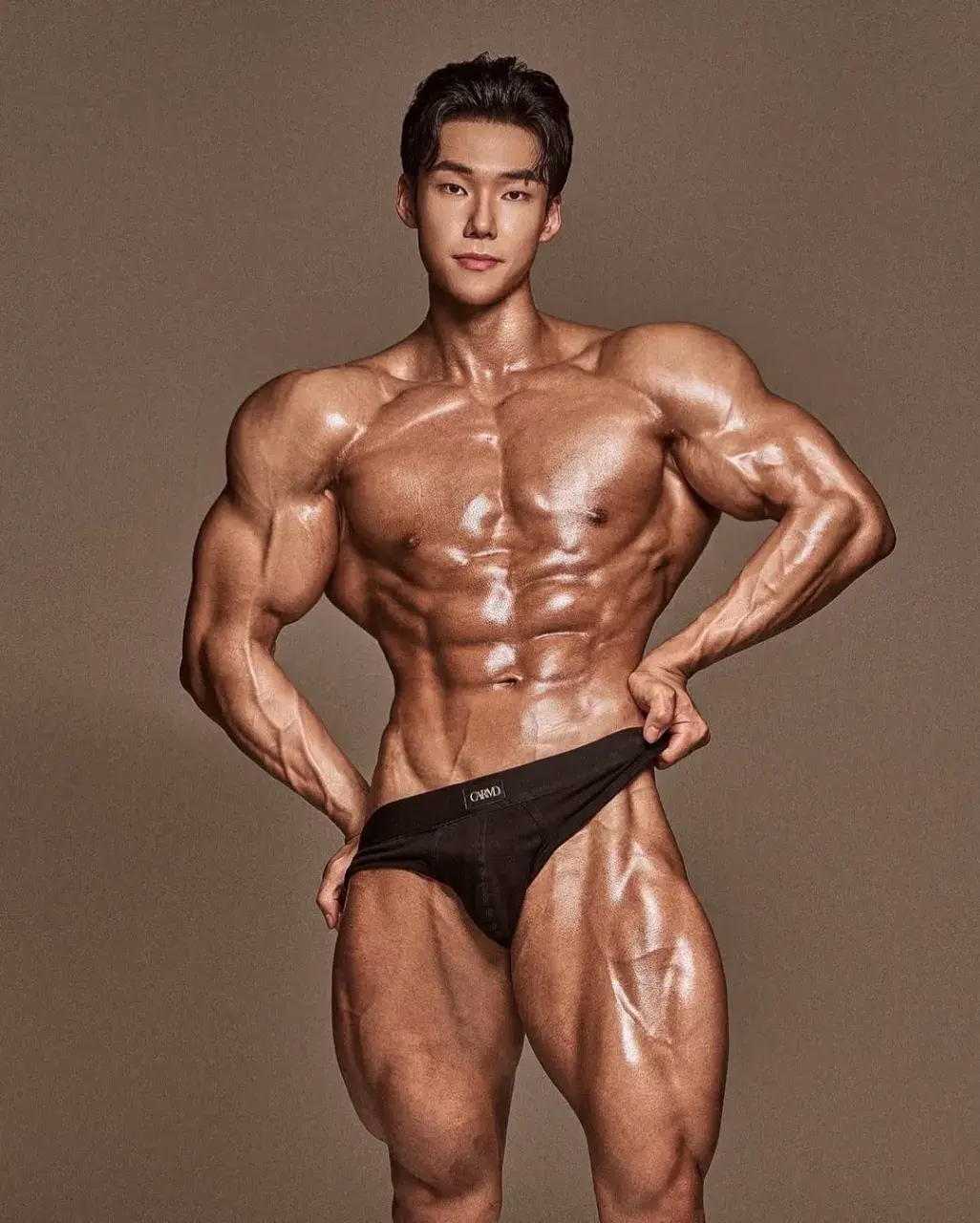 หนุ่มเกาหลีงานดี มีวาร์ป ( IG : ttaekkal_k )