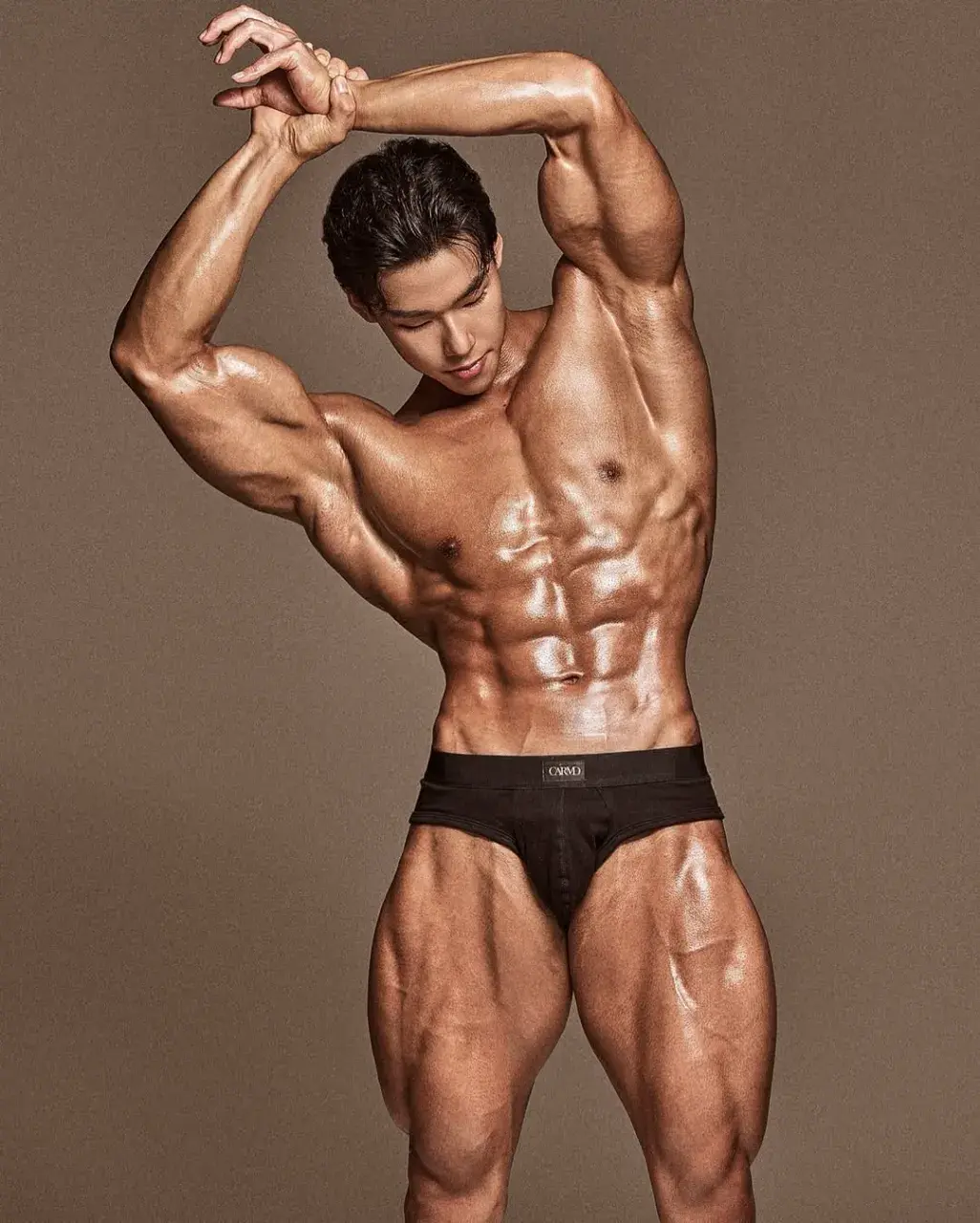 หนุ่มเกาหลีงานดี มีวาร์ป ( IG : ttaekkal_k )