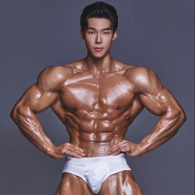 หนุ่มเกาหลีงานดี มีวาร์ป ( IG : ttaekkal_k )