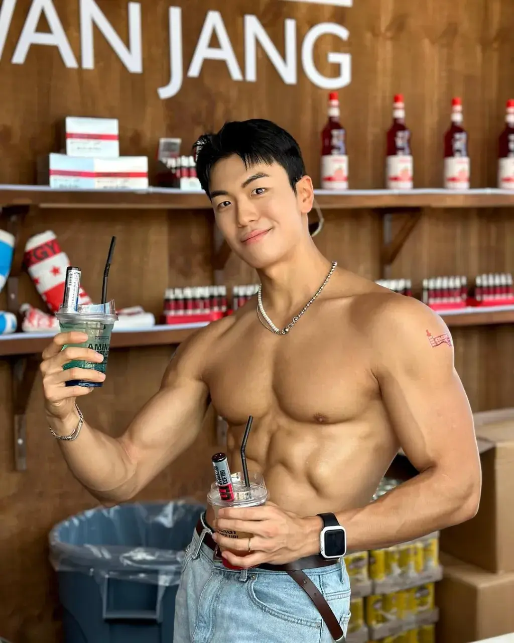 หนุ่มเกาหลีงานดี มีวาร์ป ( IG : kkyuwoo0 )