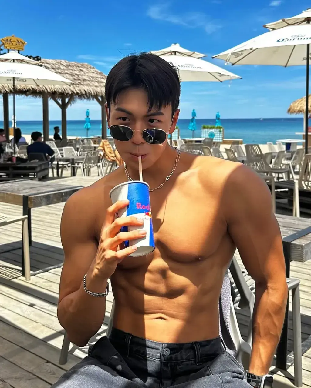 หนุ่มเกาหลีงานดี มีวาร์ป ( IG : kkyuwoo0 )