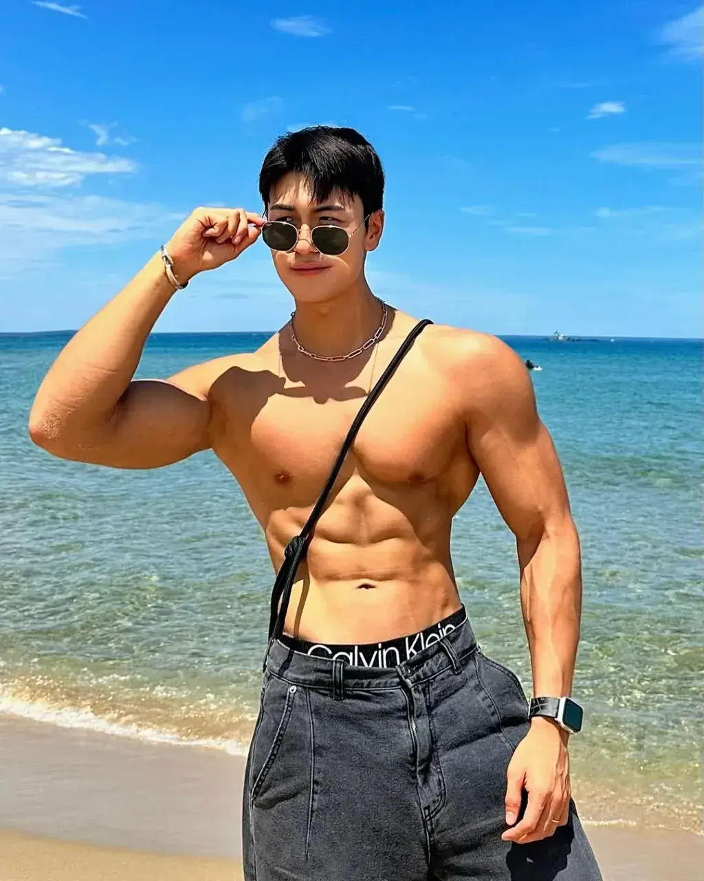 หนุ่มเกาหลีงานดี มีวาร์ป ( IG : kkyuwoo0 )